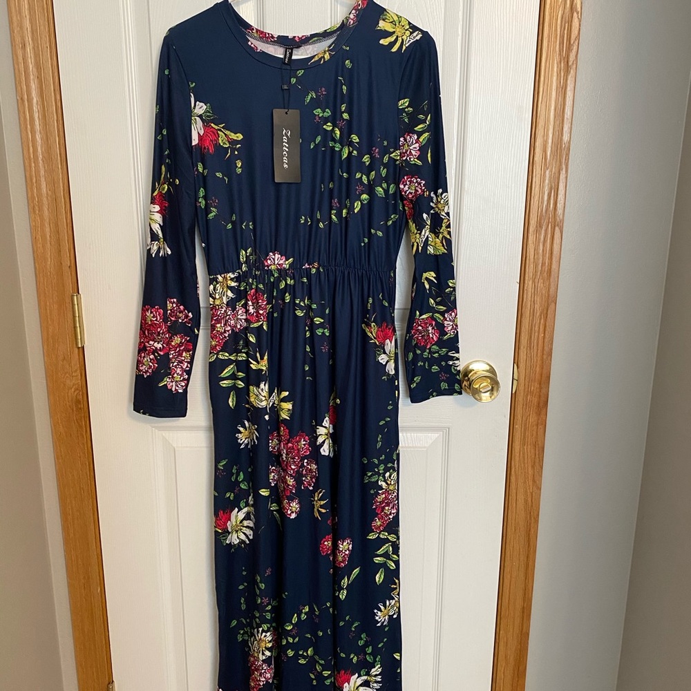 Beautiful floral maxi dress!